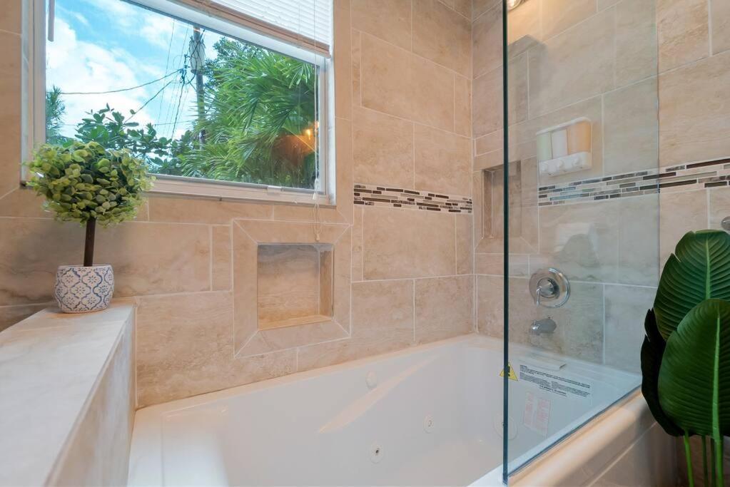 Garden Oasis In Flamingo Park Apartment เวสต์ปาล์มบีช ภายนอก รูปภาพ